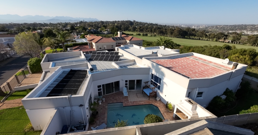6 Bedroom Property for Sale in Vergesig Western Cape